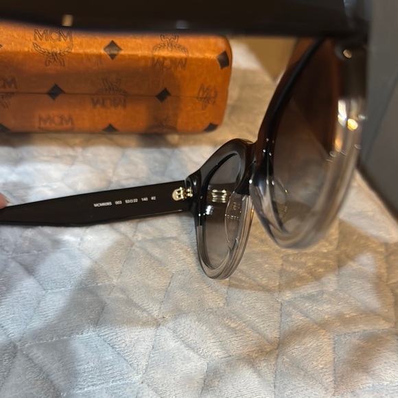 NWT MCM Tan Visetos Black Sunglasses With Case - Picture 8 of 10